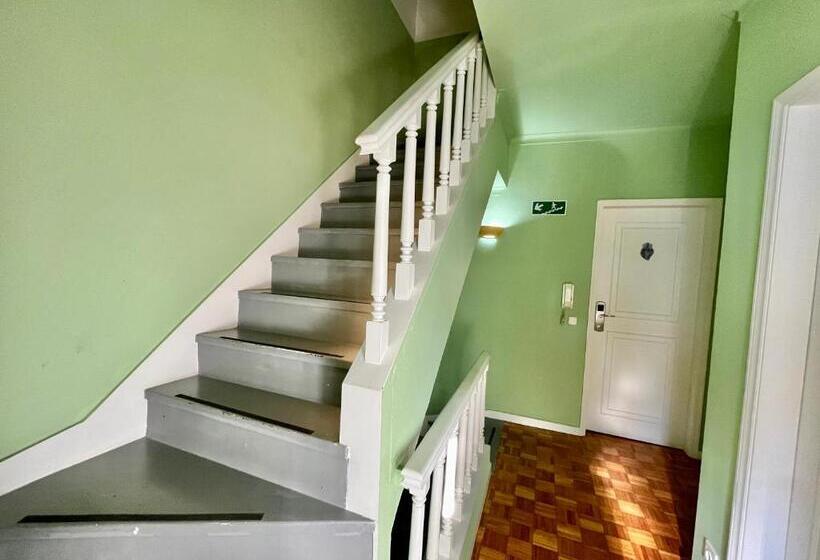 Ljmonade Hostel