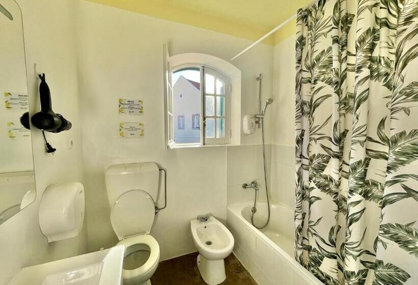 Ljmonade Hostel