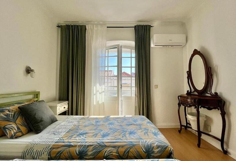 Ljmonade Hostel