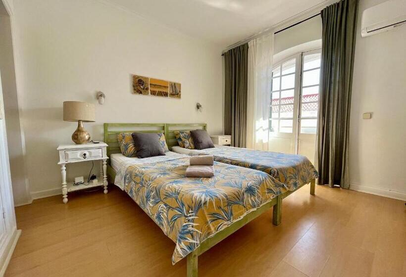 Ljmonade Hostel