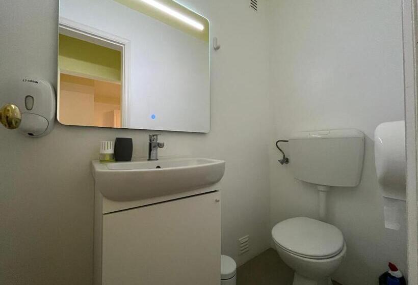 Ljmonade Hostel