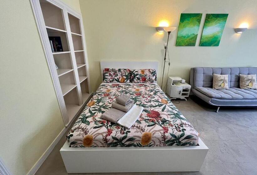 Ljmonade Hostel