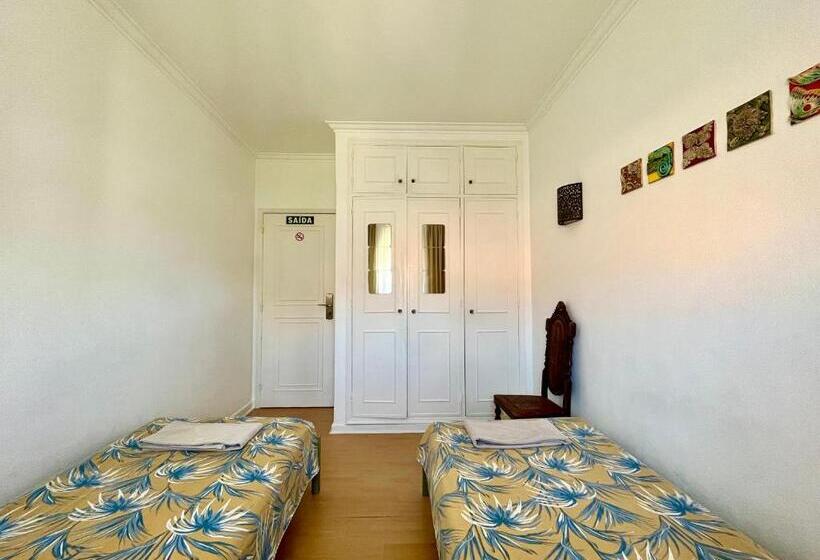 Ljmonade Hostel