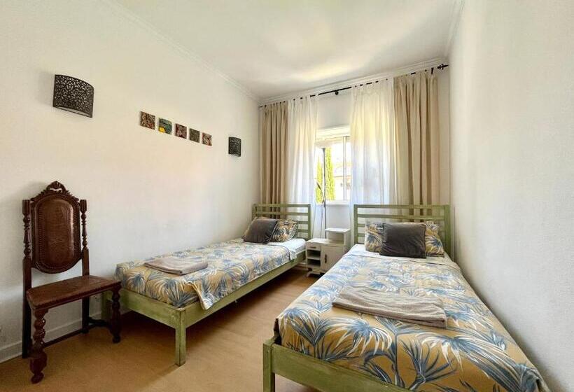 Ljmonade Hostel