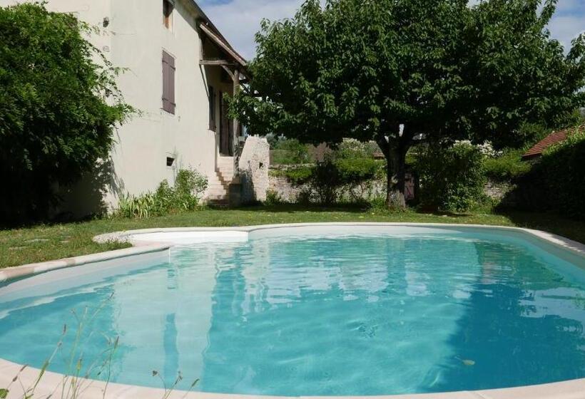 مبيت وإفطار La Tour Carrée