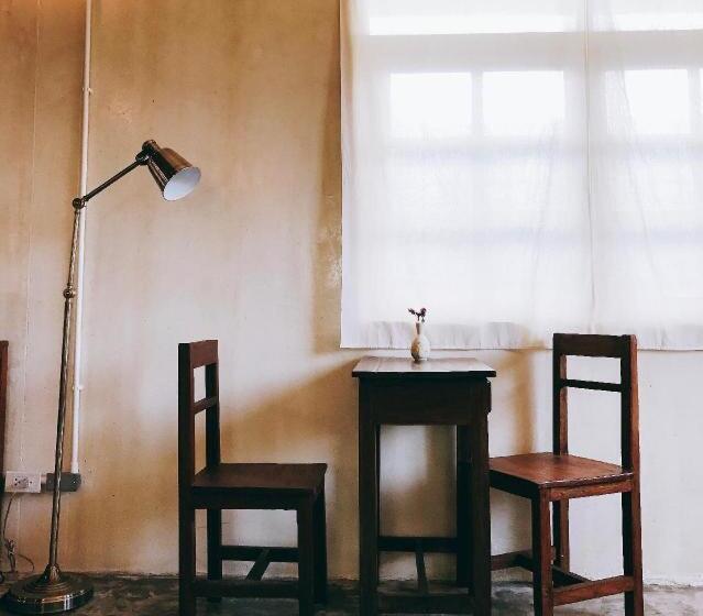 فندق Khemjit Cafe  And Bed