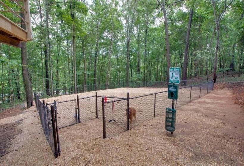 리조트 Oak Luxury Treehouse Near Lake Guntersville