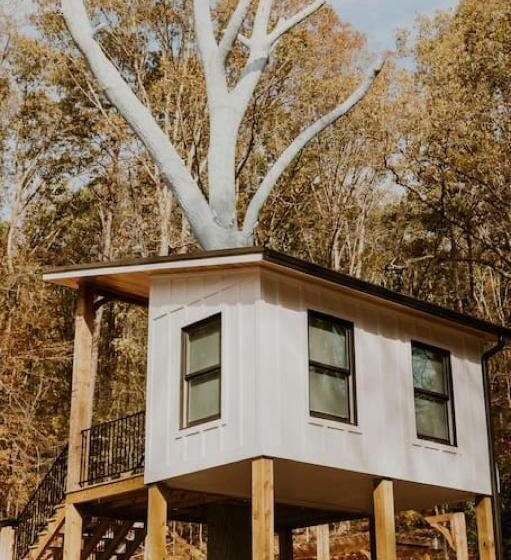 אתר נופש Oak Luxury Treehouse Near Lake Guntersville