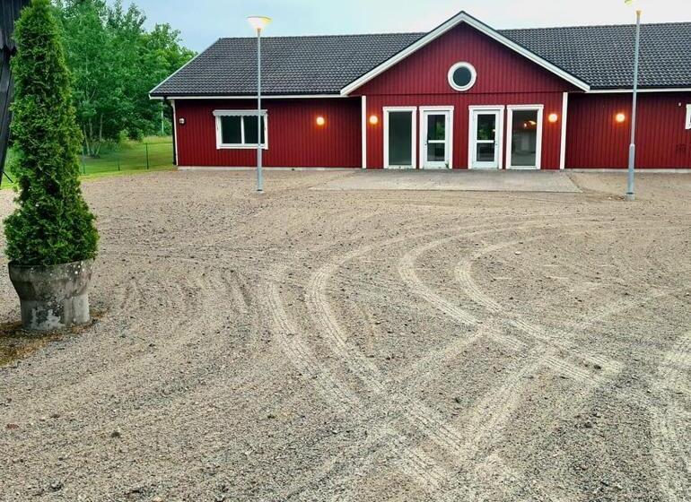 هاستل Kämparglöds Hundcenters ängstuga