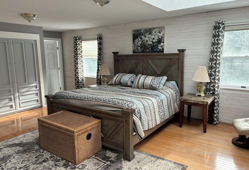 Bed and Breakfast Christmas Cove Inn