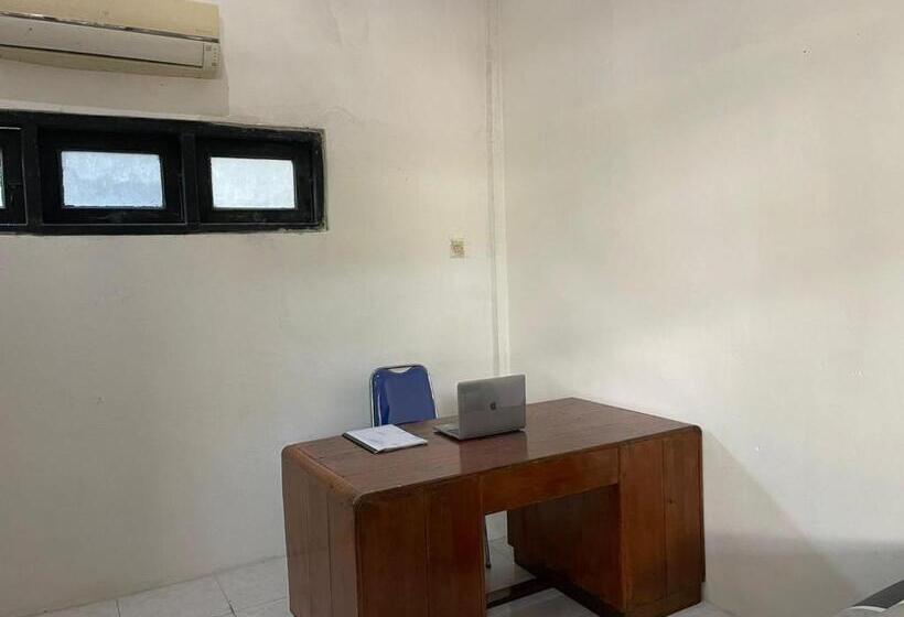 ホテル Spot On 93965 Ibrahim Guest House Syariah