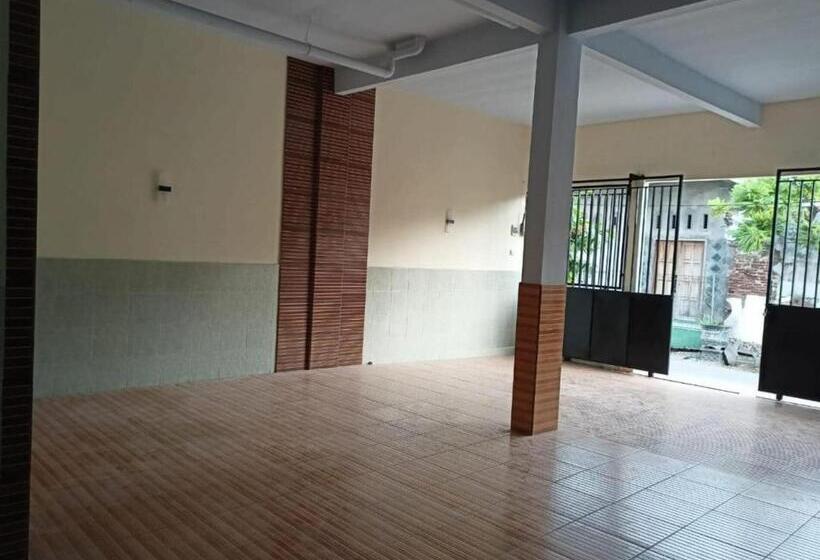 هتل Spot On 93966 Dhiya Guest House Syariah