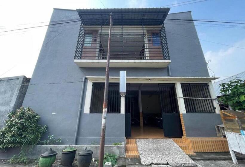 فندق Spot On 93966 Dhiya Guest House Syariah