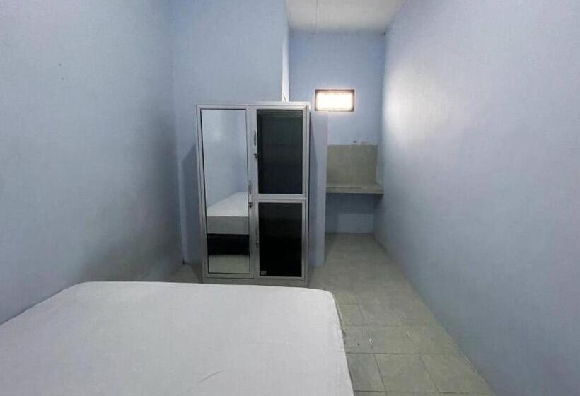 בית מלון כפרי Spot On 93967 Hasna Guest House Syariah