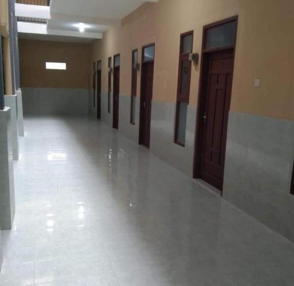 בית מלון כפרי Spot On 93967 Hasna Guest House Syariah