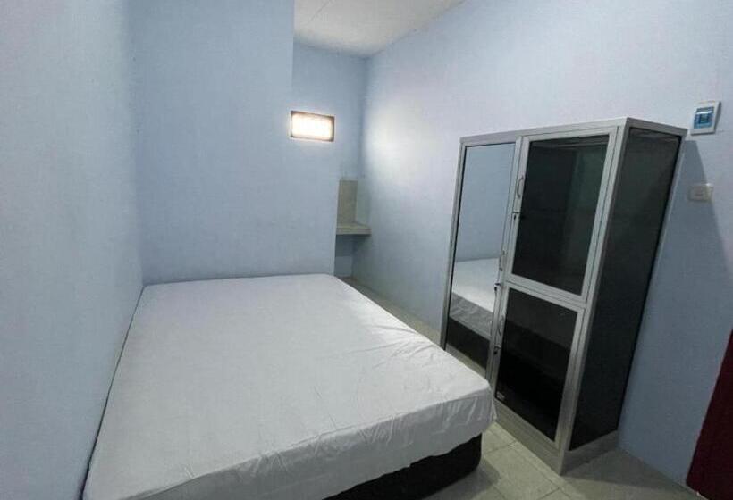 בית מלון כפרי Spot On 93967 Hasna Guest House Syariah