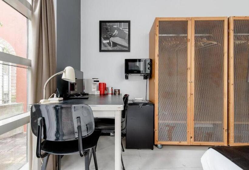 تختخواب و صبحانه Zocher6 Bnb A Monumental Town House In The City Center