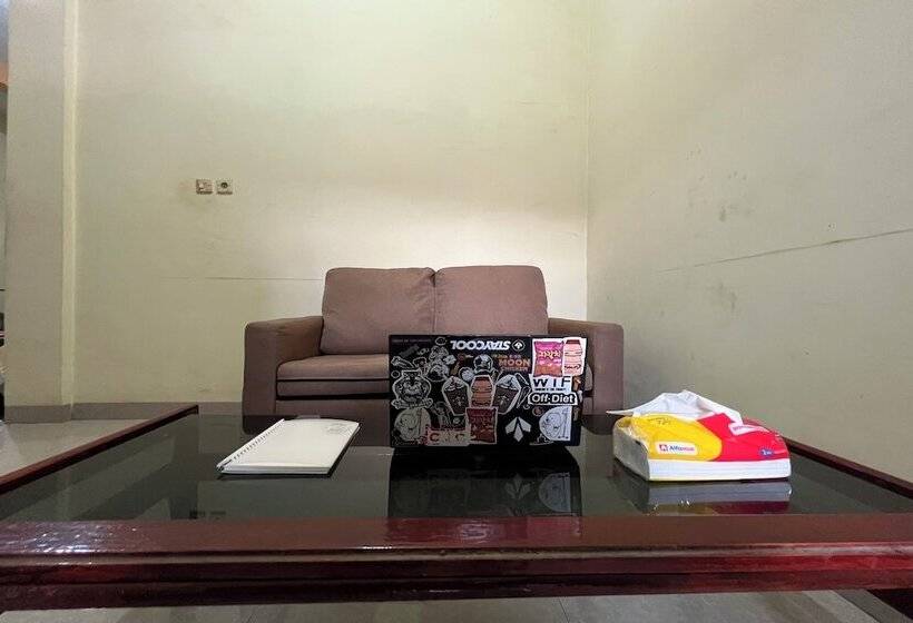 فندق Oyo 93912 Kost Takalar