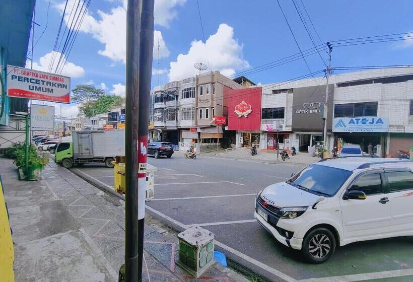 پانسیون Motel Penginapan Sartika