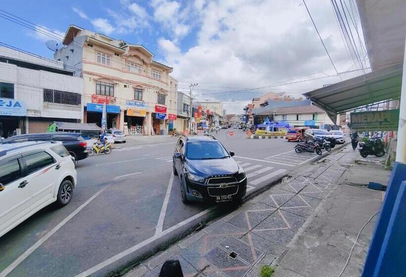 پانسیون Motel Penginapan Sartika