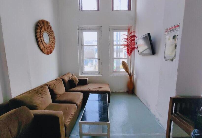 پانسیون Motel Penginapan Sartika