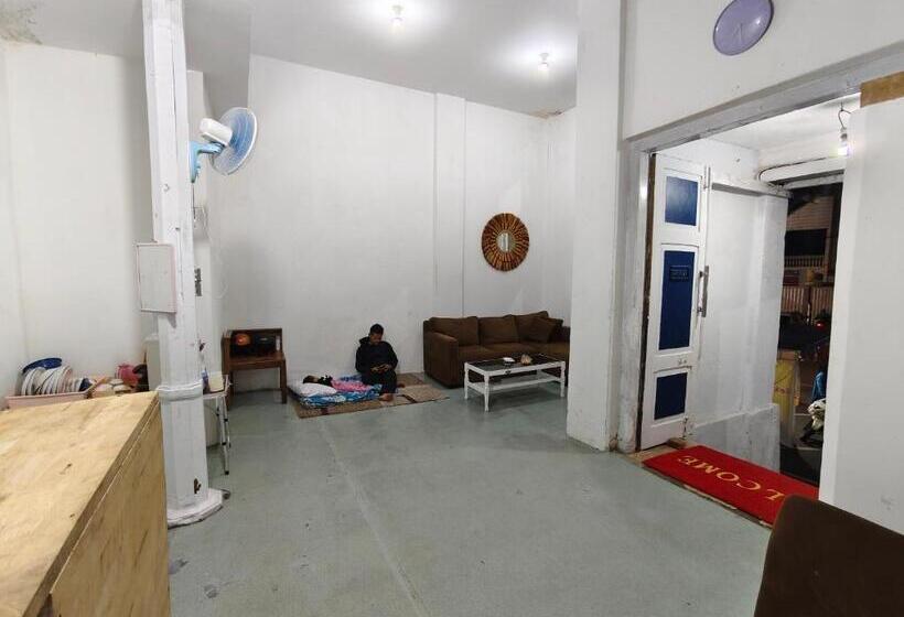 پانسیون Motel Penginapan Sartika