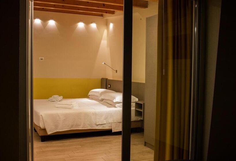 Krino  Hotel Cafè