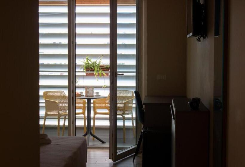 Krino  Hotel Cafè