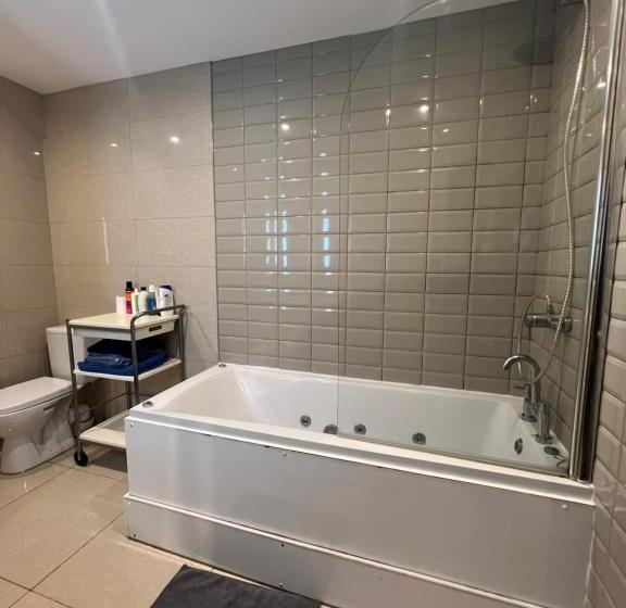 پانسیون Lovely Home In Kimmage, Dublin