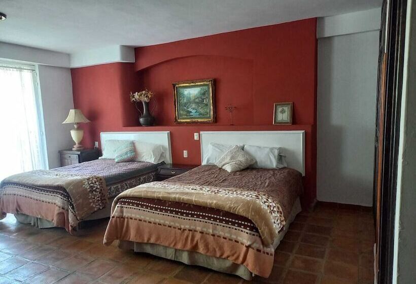 هتل Solache Inn