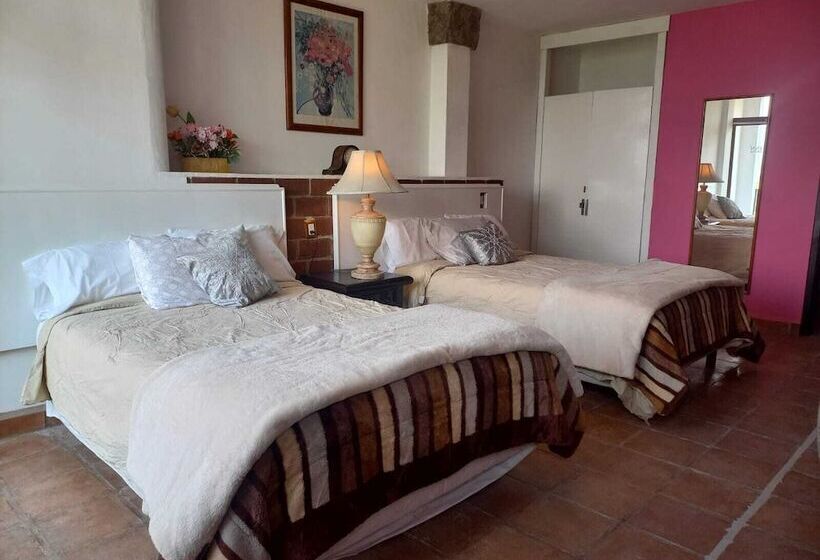 هتل Solache Inn