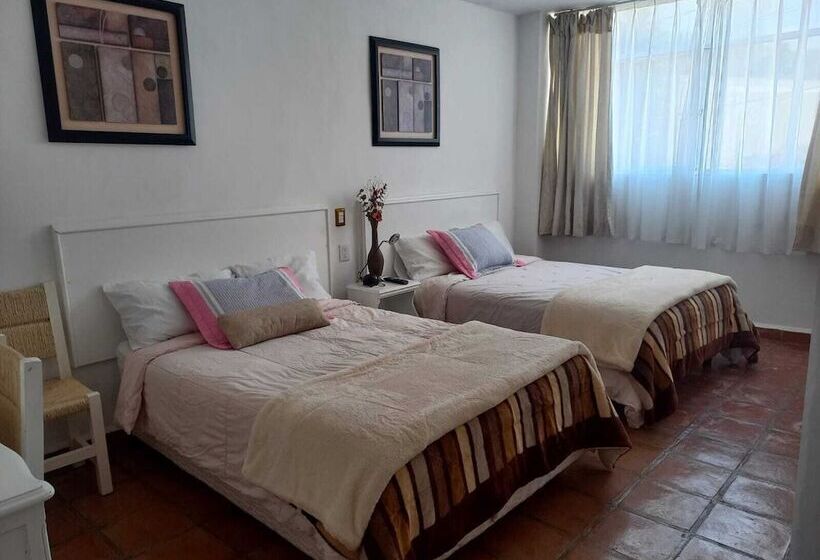 هتل Solache Inn