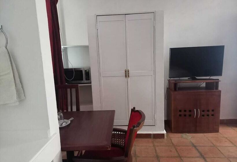هتل Solache Inn