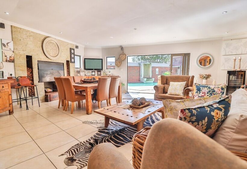 פנסיון Cascade Villa Guesthouse