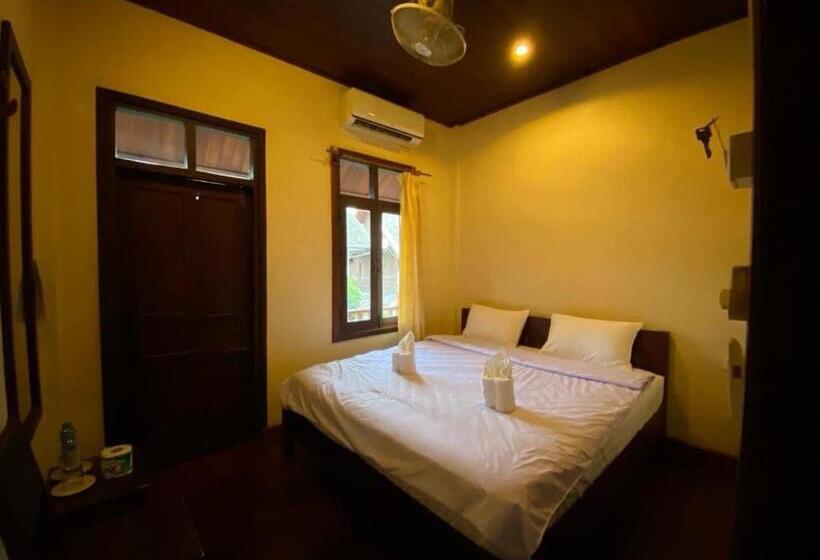 پانسیون Tingkham Guesthouse