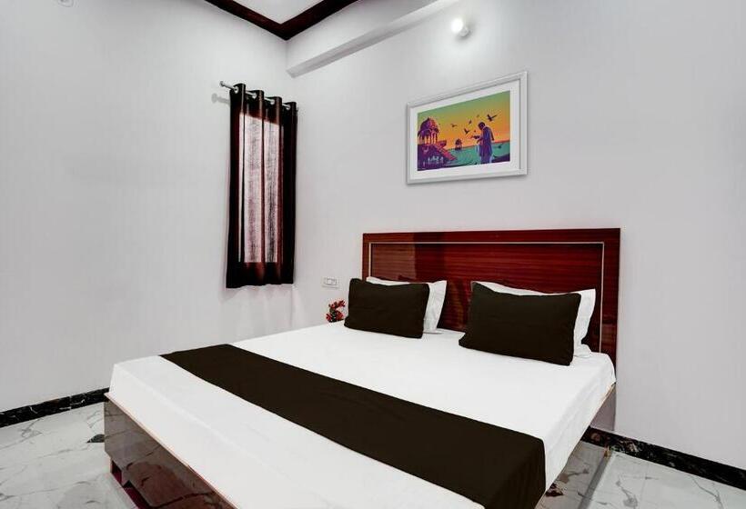 ホテル Oyo Raj