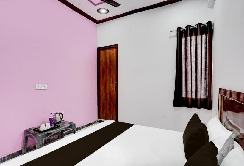 ホテル Oyo Raj