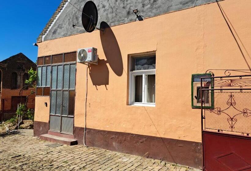 پانسیون Eagles Court   Orlovski Vrt