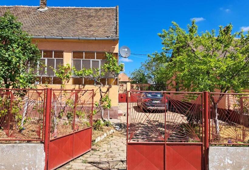 پانسیون Eagles Court   Orlovski Vrt