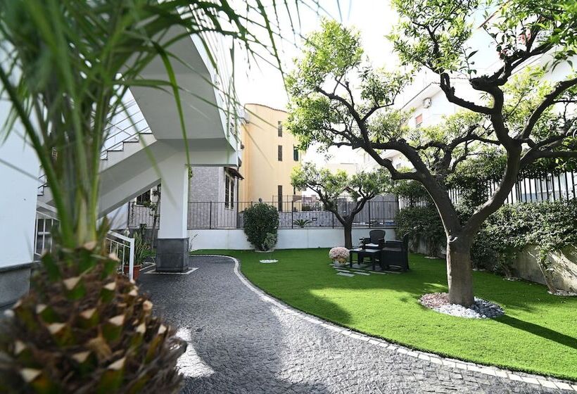 پانسیون Slopes Suites And Spa