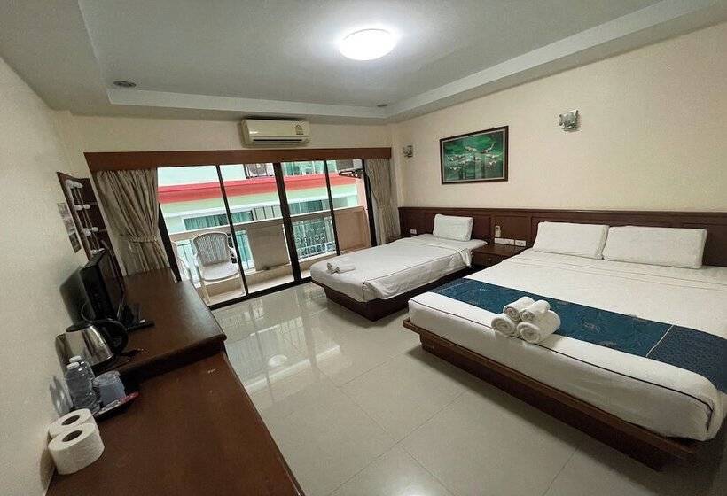 호텔 One World One Home Patong 1