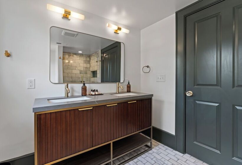 צימר The Opal And West House