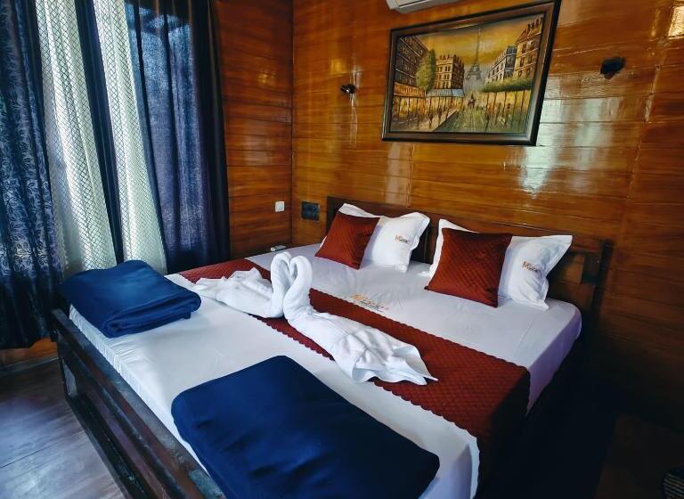호텔 Mannath Private Pool Villas At Vellarimala