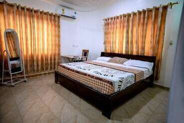 هتل Crislord Palace