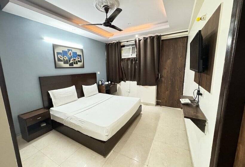 هتل Hardik Palace