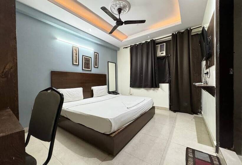 هتل Hardik Palace