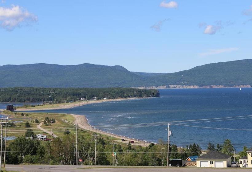 Albergue Auberge De Douglastown en Gaspe Destinia