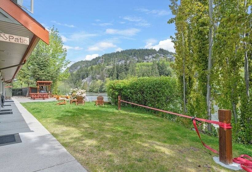 فندق صغير Squamish Adventure Inn