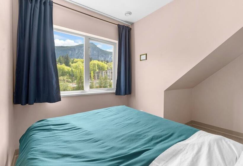فندق صغير Squamish Adventure Inn