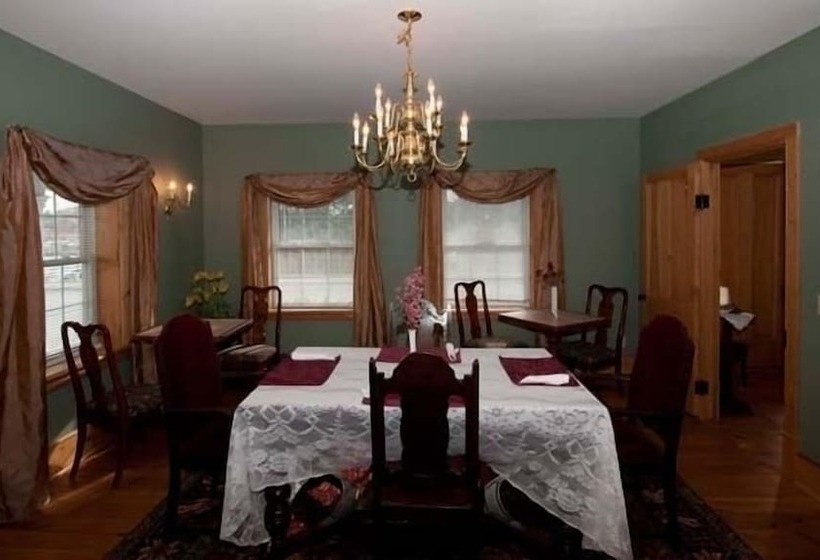 تختخواب و صبحانه Emilyville Inn
